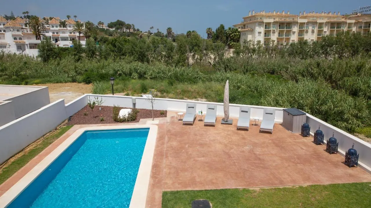 Villa Paraiso, 15 Манилва