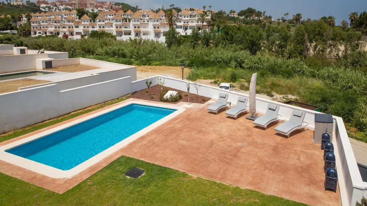 Villa Paraiso, 15 Манилва